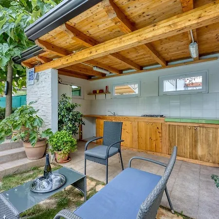 Family Friendly House With A Swimming Pool Antonci, - 24239 Будинок відпочинку